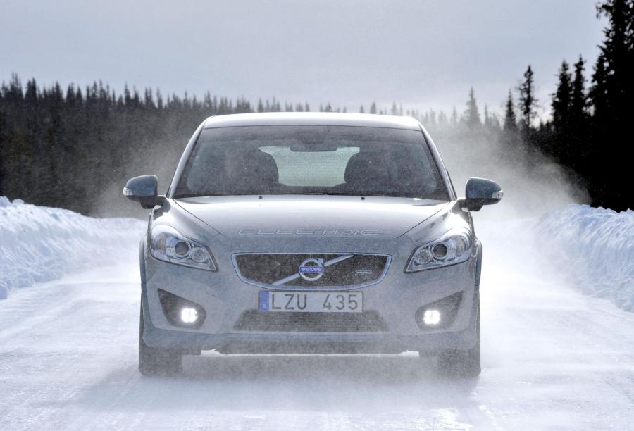  Volvo C30 Electric 2011 года  (фото 2 из 24)